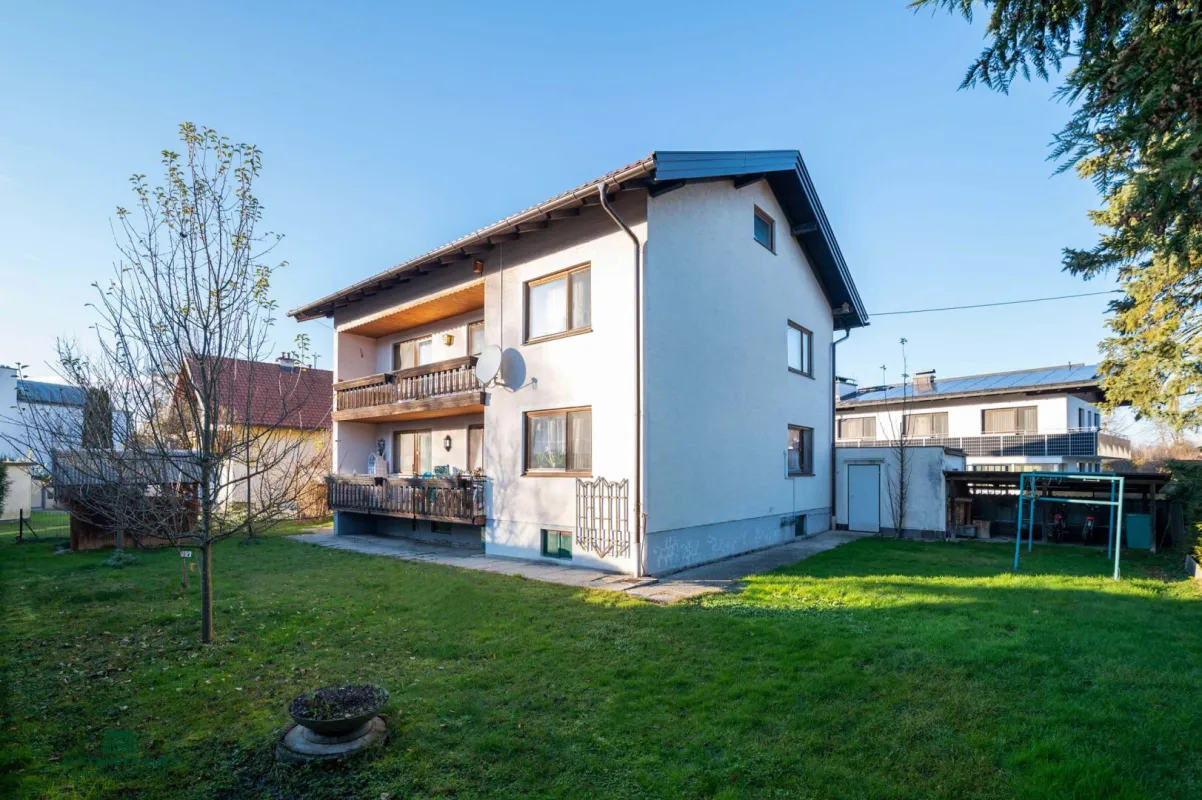 Wohnhaus für zwei Familien in schöner Lage - Bild 1