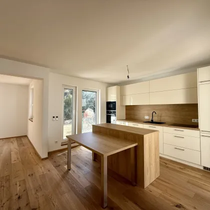 INKLUSIVE KÜCHE! TRAUMHAFTES 5 ZIMMER REIHENHAUS MIT EIGENGARTEN UND STELLPLATZ NÄHE U6 PERFEKTASTRASSE! - Bild 2