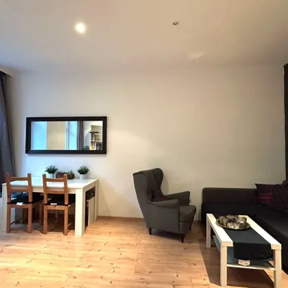 TOP STARTERWOHNUNG - 2 ZIMMER ALTBAUWOHNUNG MIT HOHEN RÄUMEN - SOFORT BEZIEHBAR - NÄHE HANNOVERMARKT UND U6 - Bild 2