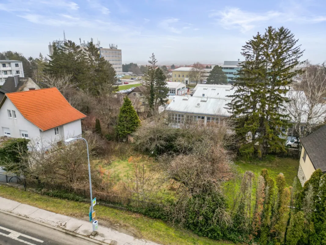 Sanftes Hanggrundstück mit Potential – Für Ihr Zuhause oder Bauträgerentwicklung - Bild 1