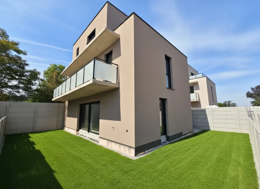 Exklusives Einfamilienhaus - Ein Wohngenuss für die ganze Familie - 5 Zimmer - Viele Freiflächen -  Ziegelmassiv - Pv-Vorbereitung - uvm. - Bild 1