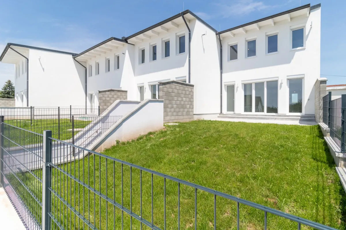 DOPPELHAUSHÄLFTE im GRÜNEN, mit WEITBLICK - KAUF oder MIETE! - Bild 1