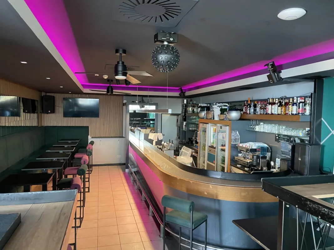 Bar/Café - Autobahnauffahrt Salzburg Nord - Bild 1