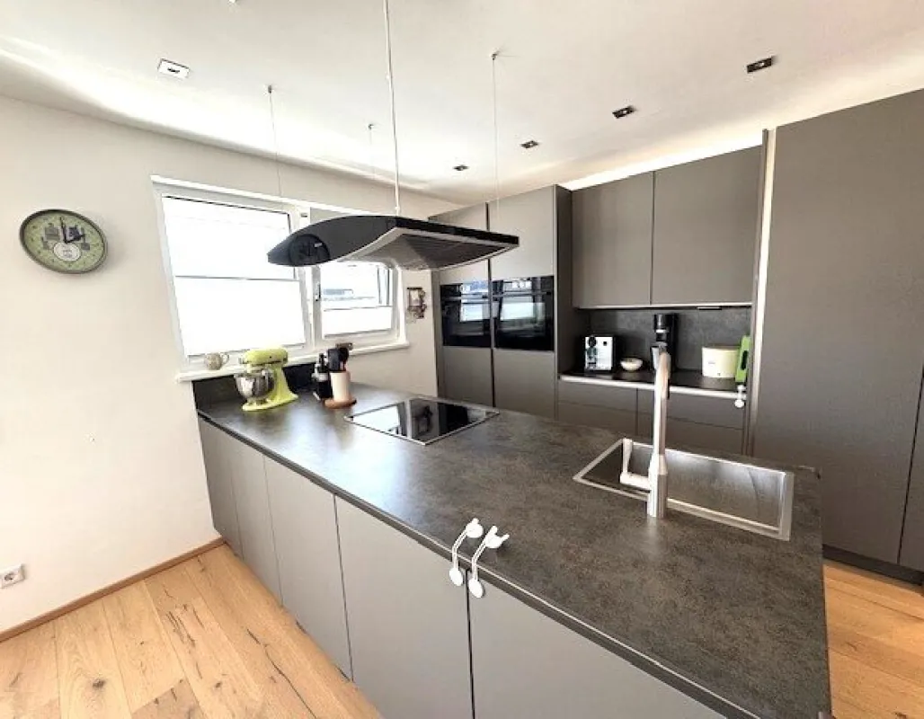 Exklusive Dachgeschosswohnung mit sonniger Süd-Terrasse in Mils - Bild 1