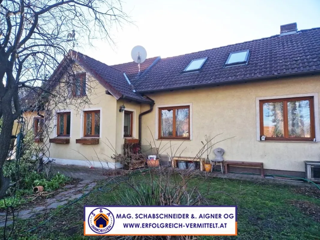 Modernisiertes Einfamilienhaus nähe Poysdorf mit ebenem Garten - 20 bis 30 Autominuten bis Wien !! - Bild 1