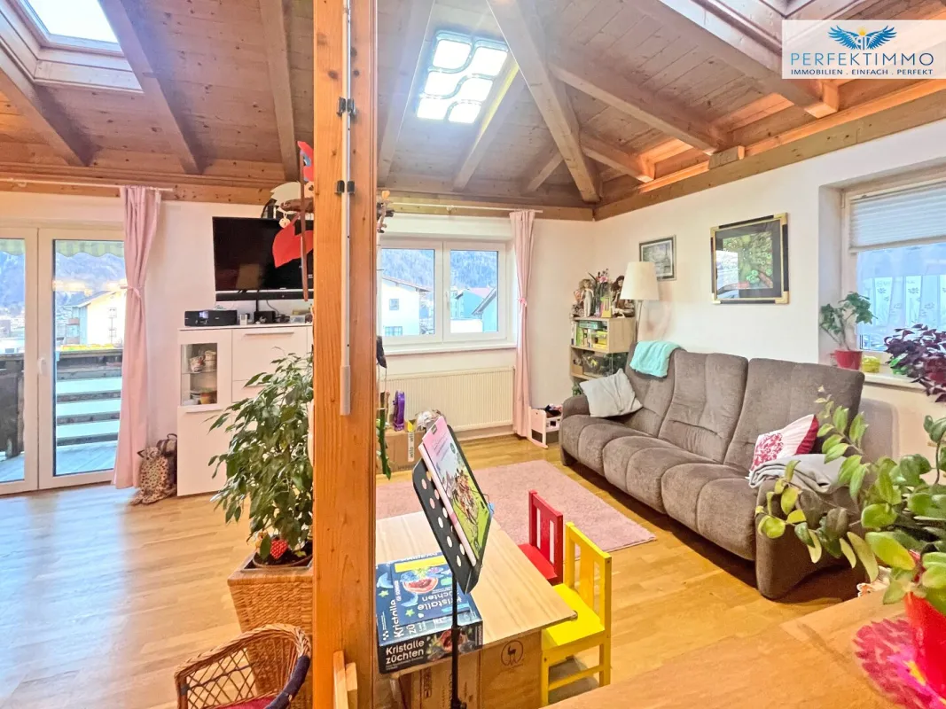 Freundliche, große Maisonette-Wohnung mit 3 TG-Plätzen - Bild 1