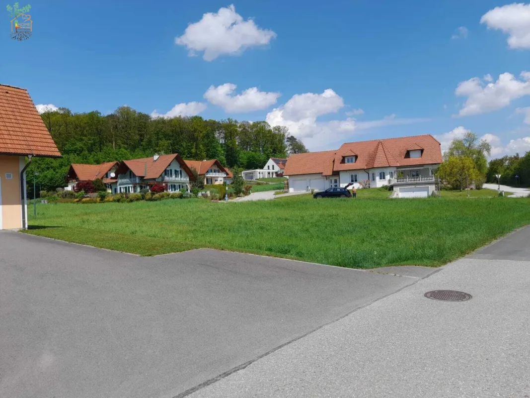 Sonniges, ebenes Baugrundstück in schöner Wohnlage - Bild 1