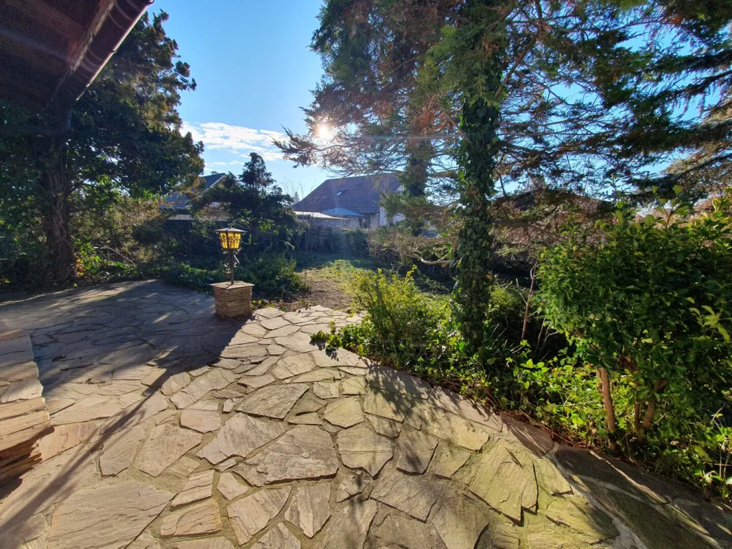 Sommerhäuschen/renovierungsbedürftiges Einfamilienhaus mit liebenswertem Garten, Garage, teilunterkellert - Bild 1