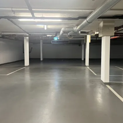 KFZ Platz in schöner/großer Tiefgarage für €99 inkl. BK & Mwst. (2,50 x 5,00) - Bild 2