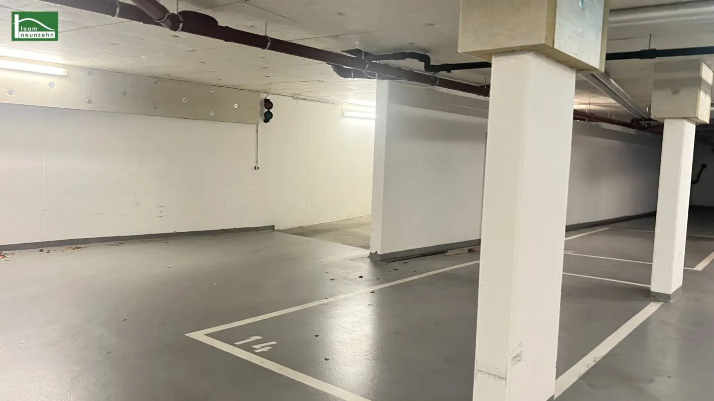 KFZ Platz in schöner/großer Tiefgarage für €99 inkl. BK & Mwst. (2,50 x 5,00) - Bild 1