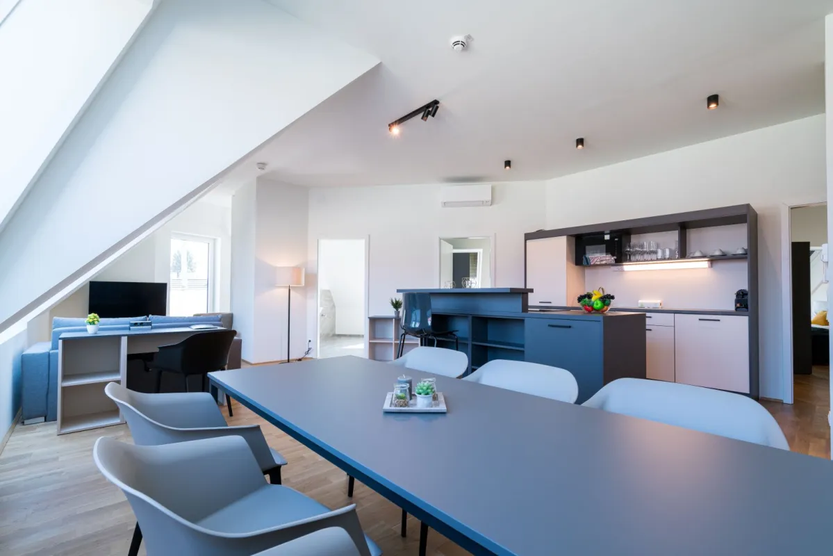 Traumhafte DG-Wohnung mit Terrasse - Bild 1