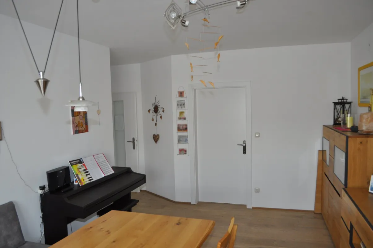 TOP SANIERTE 4 ZIMMERWOHNUNG MIT TIEFGARAGE IN BESTLAGE! - Bild 1