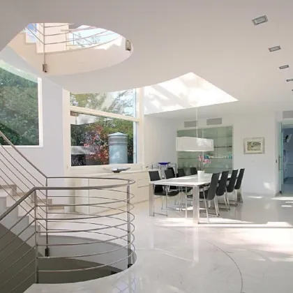 LUXUS-EIGENHEIM - Atemberaubende & EXQUISITE-Villa der absoluter Superlative in Bestlage GIEßHÜBL mit sensationellem FERNBLICK! - Bild 2