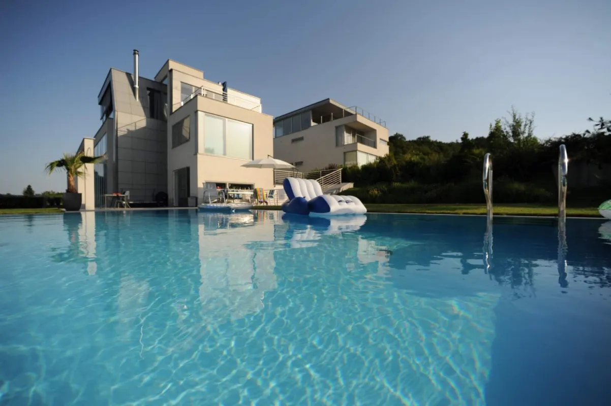 LUXUS-EIGENHEIM - Atemberaubende & EXQUISITE-Villa der absoluter Superlative in Bestlage GIEßHÜBL mit sensationellem FERNBLICK! - Bild 1