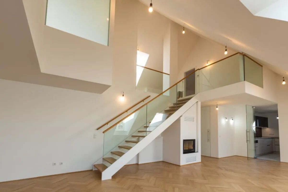Luxuriöses Wohnen in Bestlage Döblings: Exklusive Dachgeschoss-Maisonette mit Weitblick - Bild 1