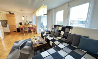4-Zimmer-Maisonette-Wohnung auf zwei Etagen (1. OG + DG) in Frastanz, modernes, tolles Badezimmer, 2 sehr gut beleuchtete Tiefgaragenplätze, einmaliger Ausblick vom Balkon auf die umliegende Bergwelt.