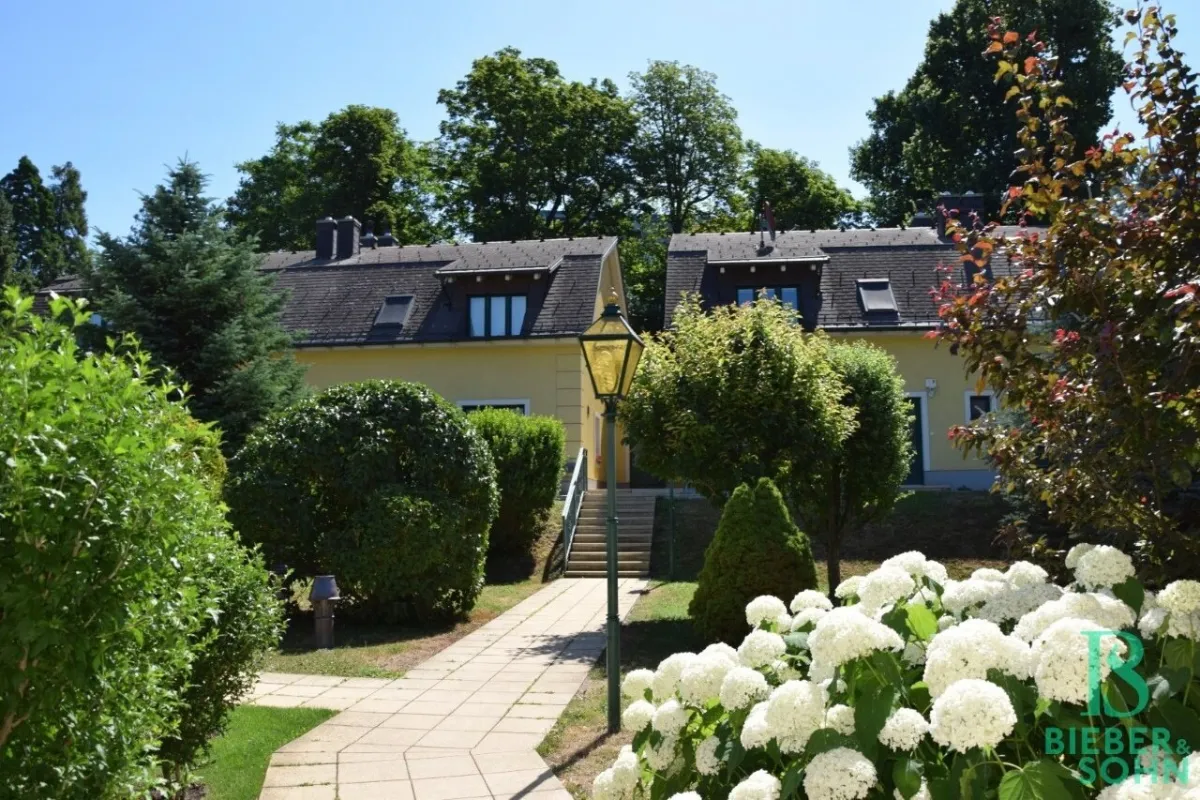 Elegantes Reihenhaus mit Garten beim Lainzer Platz´l - Bild 1