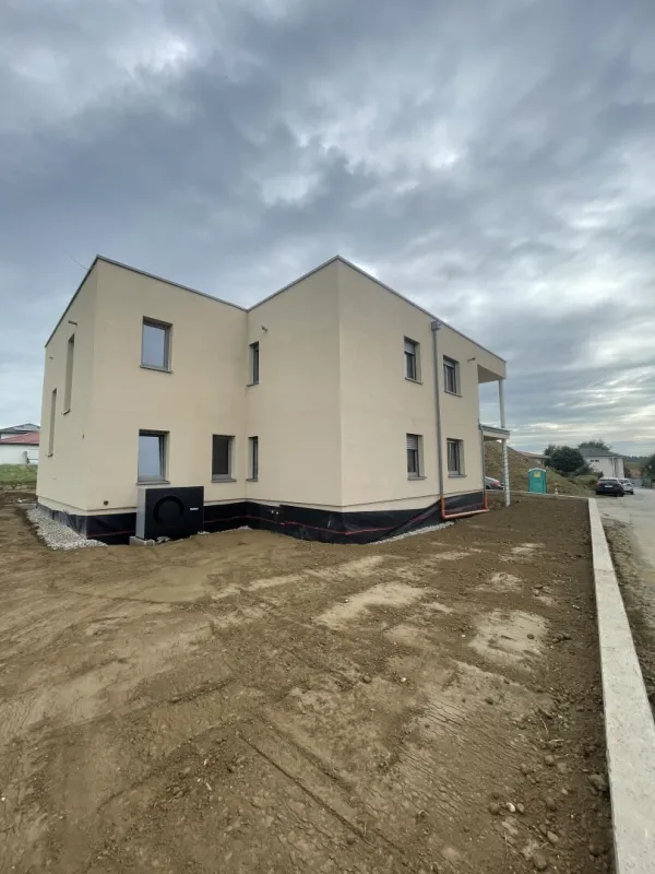 Erstbezug: Traumwohnung mit Balkon & 2 Stellplätzen in Mauerkirchen! - Bild 1