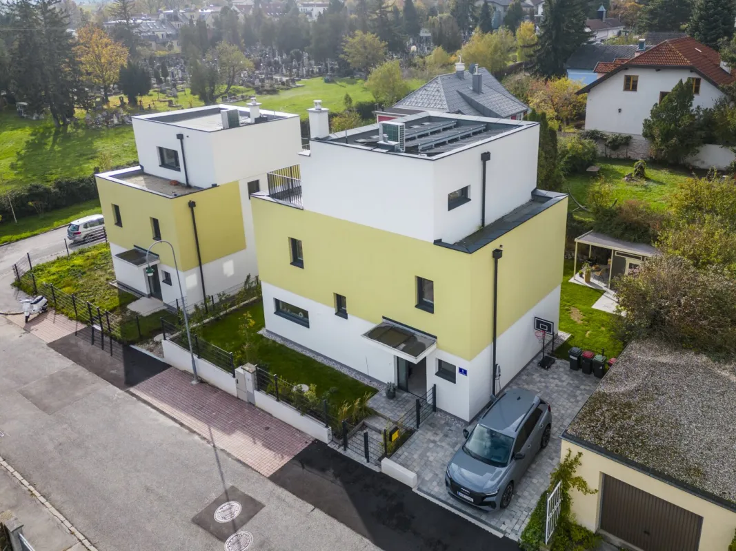 VON ALLEM DAS BESTE: VON STADT UND VON LAND – Exklusives Einfamilienhaus mit Keller, großzügiger Gartenanlage und tollen Terrassen - Bild 1