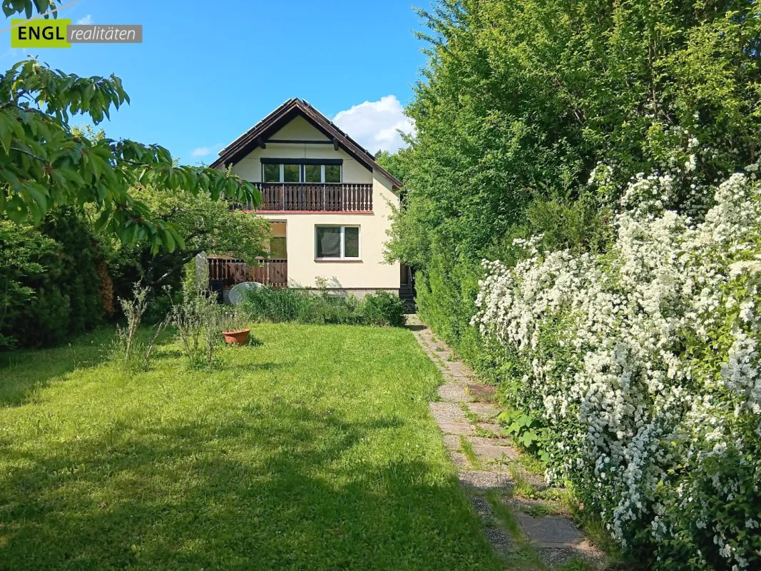 Gepflegtes Einfamilienhaus mit großem Garten, Carport,  inkl. Luft-/Wasserwärmepumpe, Photovoltaik und Solarenergie - Bild 1
