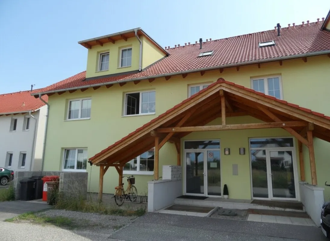 NEUWERTIGE SINGLEWOHNUNG mit FUSSBODENHEIZUNG in GRÜNLAGE - Bild 1