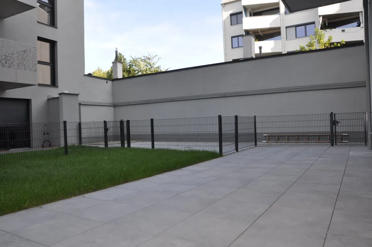 CHARMANTES INVESTMENT – FREIFLÄCHE - LUFTWÄRMEPUMPE – KELLER – GARAGE – U1! - Bild 1