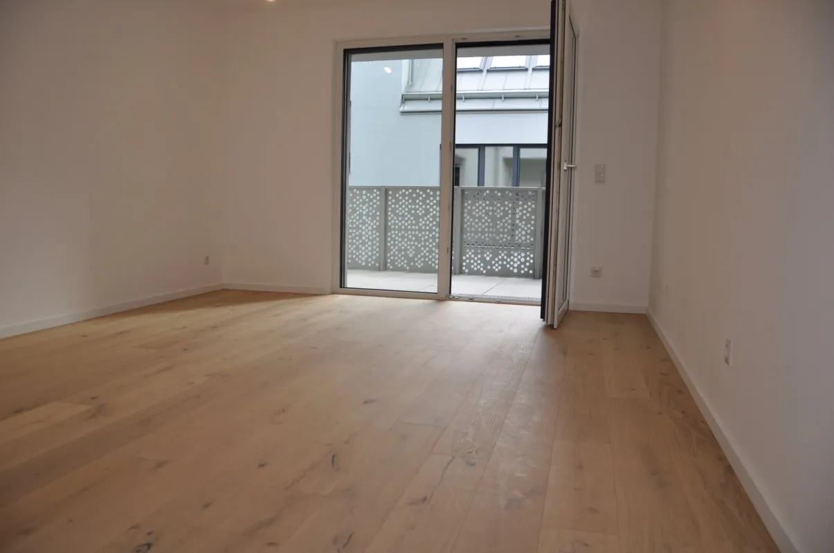 CHARMANTES INVESTMENT – FREIFLÄCHE - LUFTWÄRMEPUMPE – KELLER – GARAGE – U1! - Bild 1
