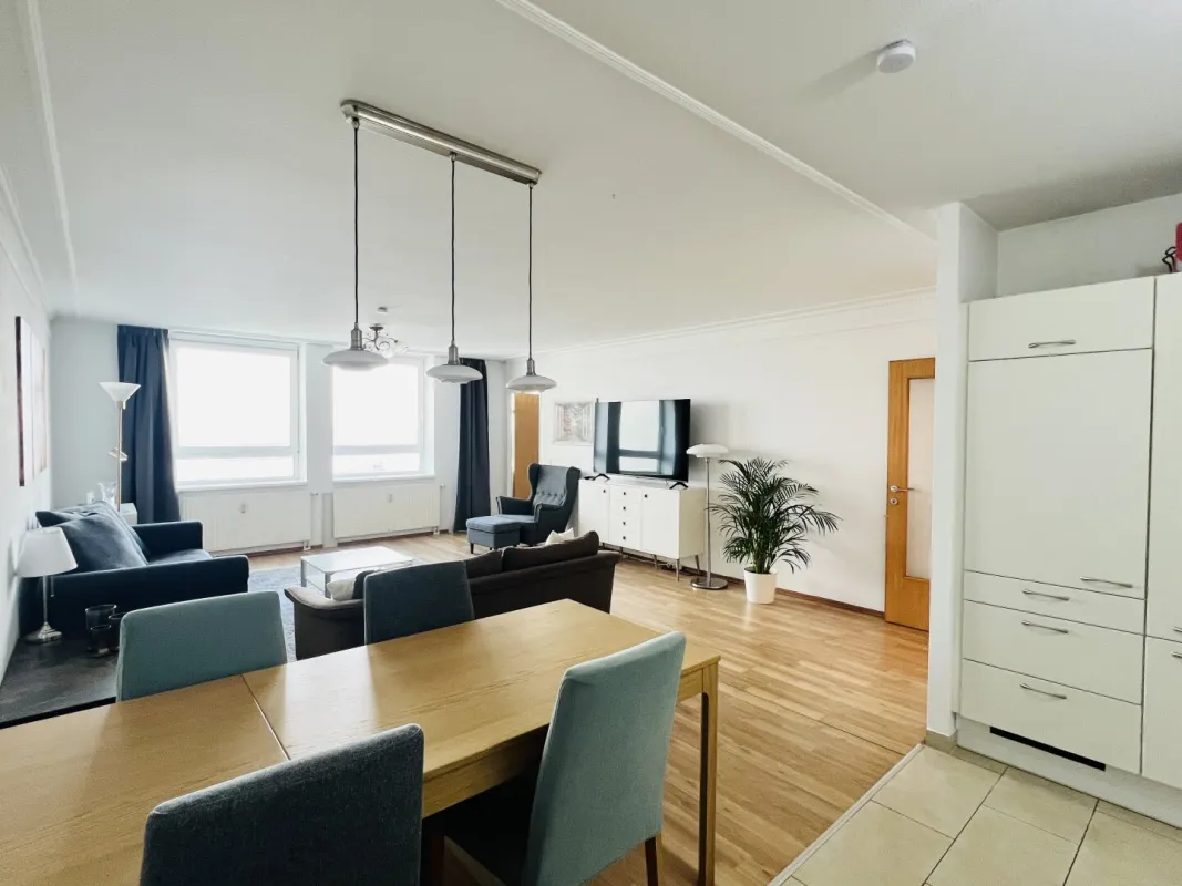 Koffer packen und einziehen - Wunderschön renovierte - voll ausgestattete 2-Zimmer Wohnung direkt an der Donau - Bild 1