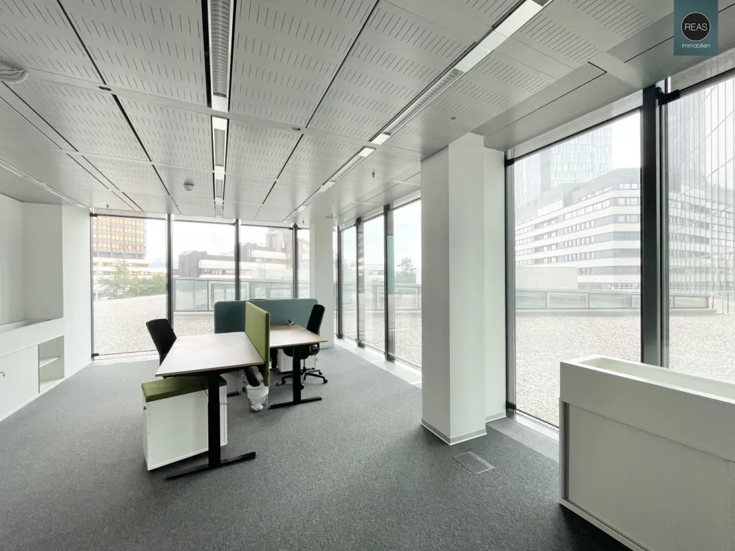 Büro im einzigartigen Hochhaus mit ausgezeichneter Infrastruktur und Panoramablick! - Bild 1