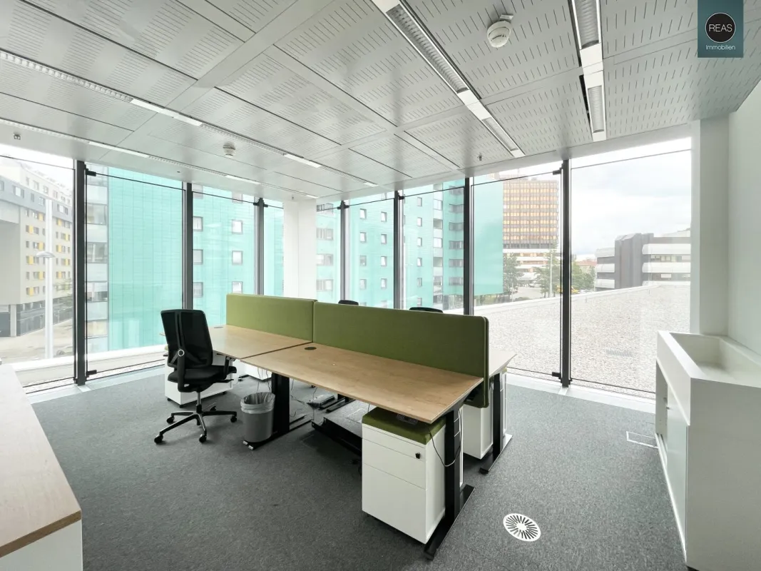 Büro im einzigartigen Hochhaus mit ausgezeichneter Infrastruktur und Panoramablick! - Bild 1