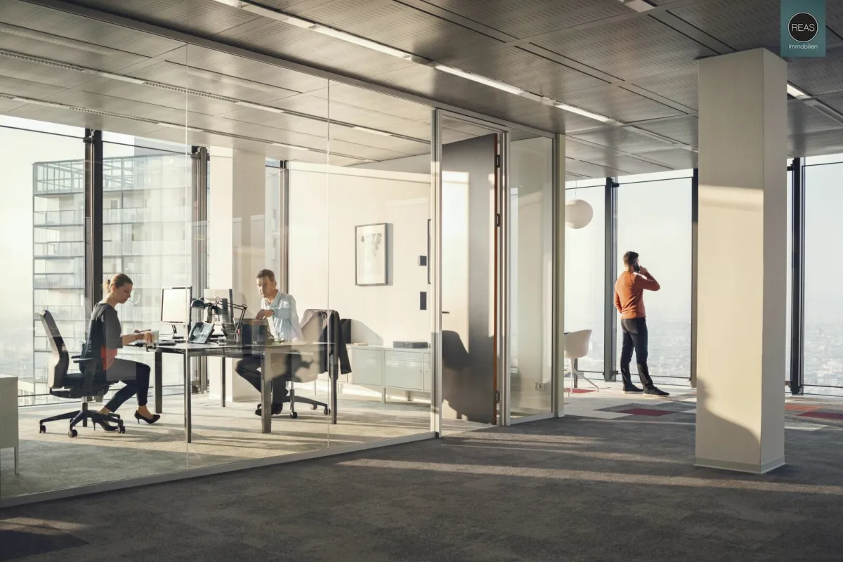 Büro im einzigartigen Hochhaus mit ausgezeichneter Infrastruktur und Panoramablick! - Bild 1