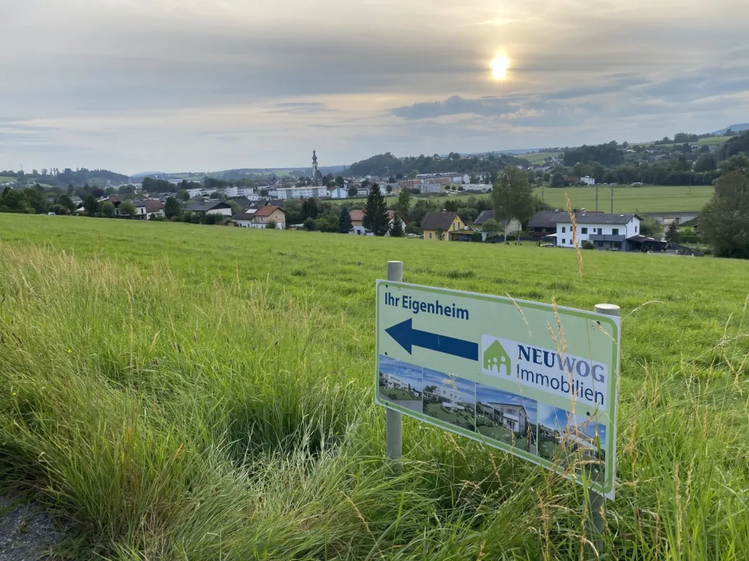 Traumhaftes Baugrundstück in Vöcklamarkt - Ihr Eigenheim zum greifbaren Preis! - Bild 1