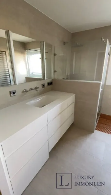 Moderne Wohnung im 33. Stock mit traumhaftem Blick über ganz Wien - Bild 1