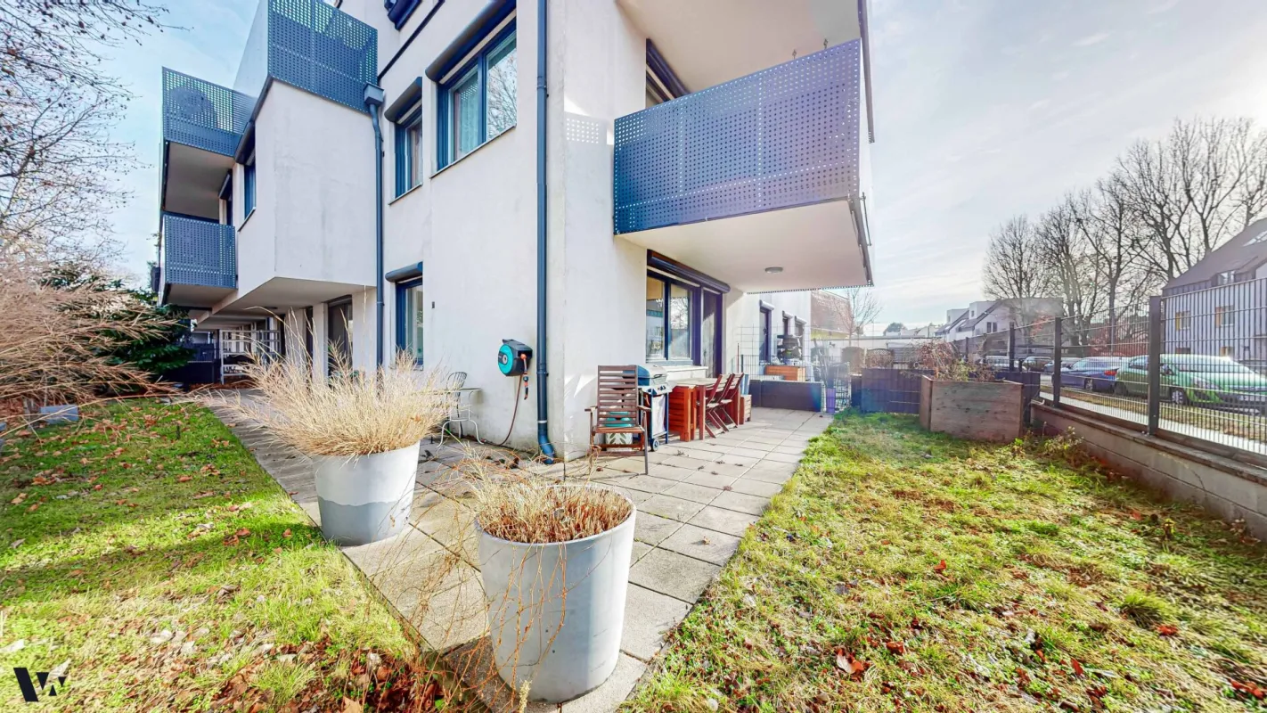 MODERNE 3-ZIMMERWOHNUNG MIT GARTEN, TERRASSE & 2 KFZ-STELLPLÄTZEN - Bild 1