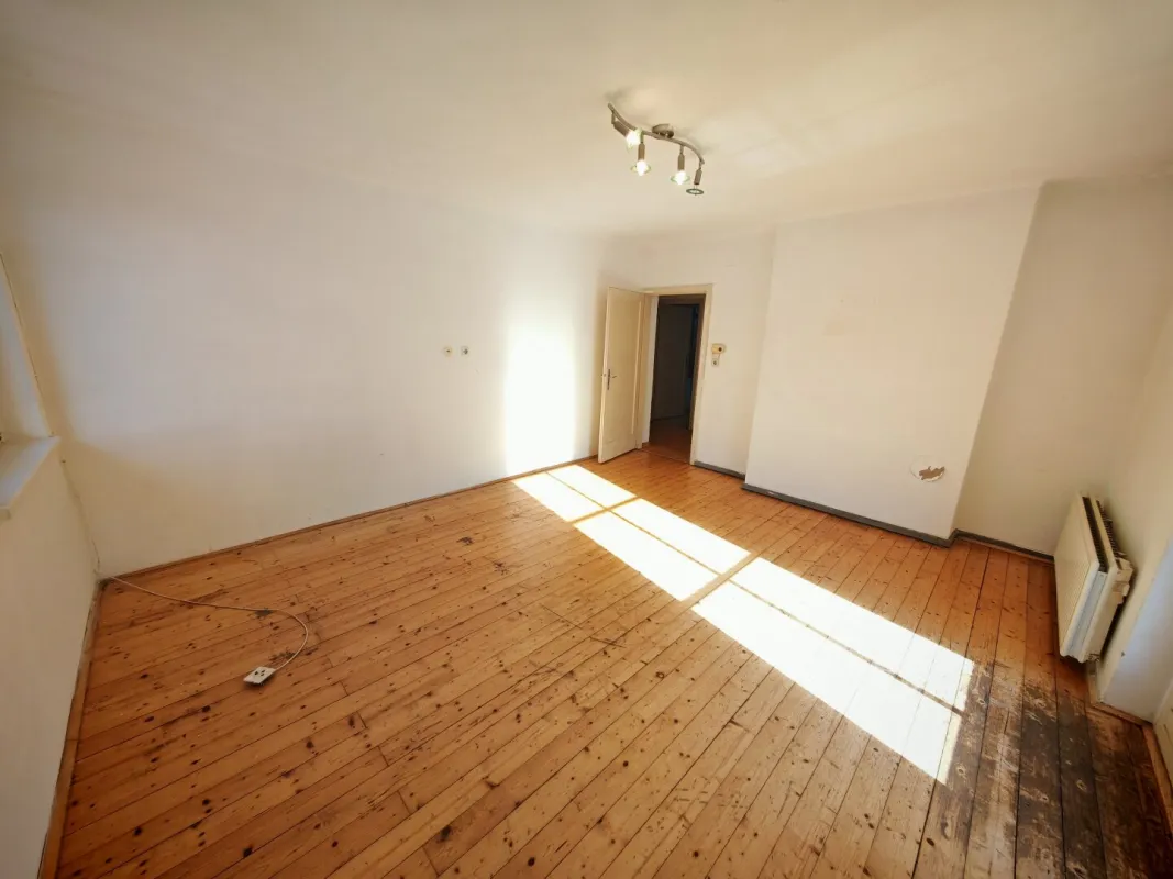 Sanierungsbedürftige 3 Zimmer-Wohnung in zentraler Lage von Schwarzach im Pongau - Bild 1