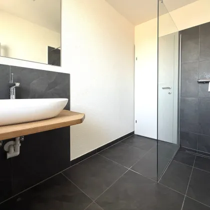 Traumhafte Aussicht trifft auf Toplage - 2 Zimmer Wohnung mit Loggia! - Bild 3