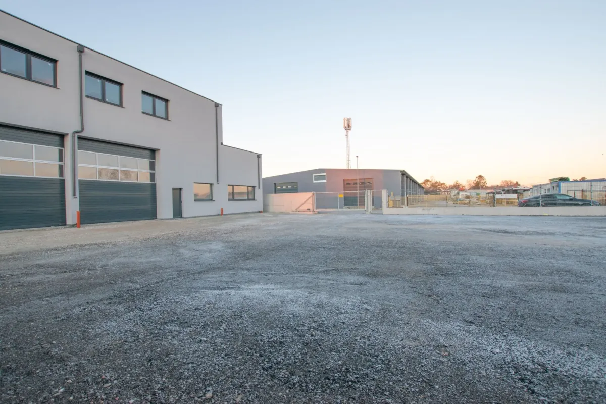 Vielseitig Nutzbare Lagerhallen in Ebreichsdorf (Unterwaltersdorf - 2442) - Bild 1