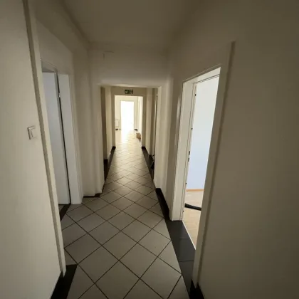Vermietete Büro-/Praxisfläche in Telfs: 362 m² mit Terrasse und 2 Garagen! - Bild 3