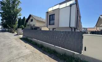 IN SCHLÜSSELFERTIGSTELLUNG! PRIMA WOHNLAGE NÄHE BADETEICH. 80m² SÜD-WEST-GARTEN. 5 ZIMMER, 2 BÄDER, 3 WC´s. PROVISIONSFREI.