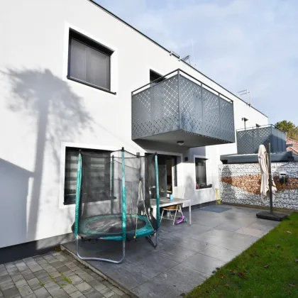 Charmante Doppelhaushälfte mit Garten und Terrassen in Traumlage - Bild 2