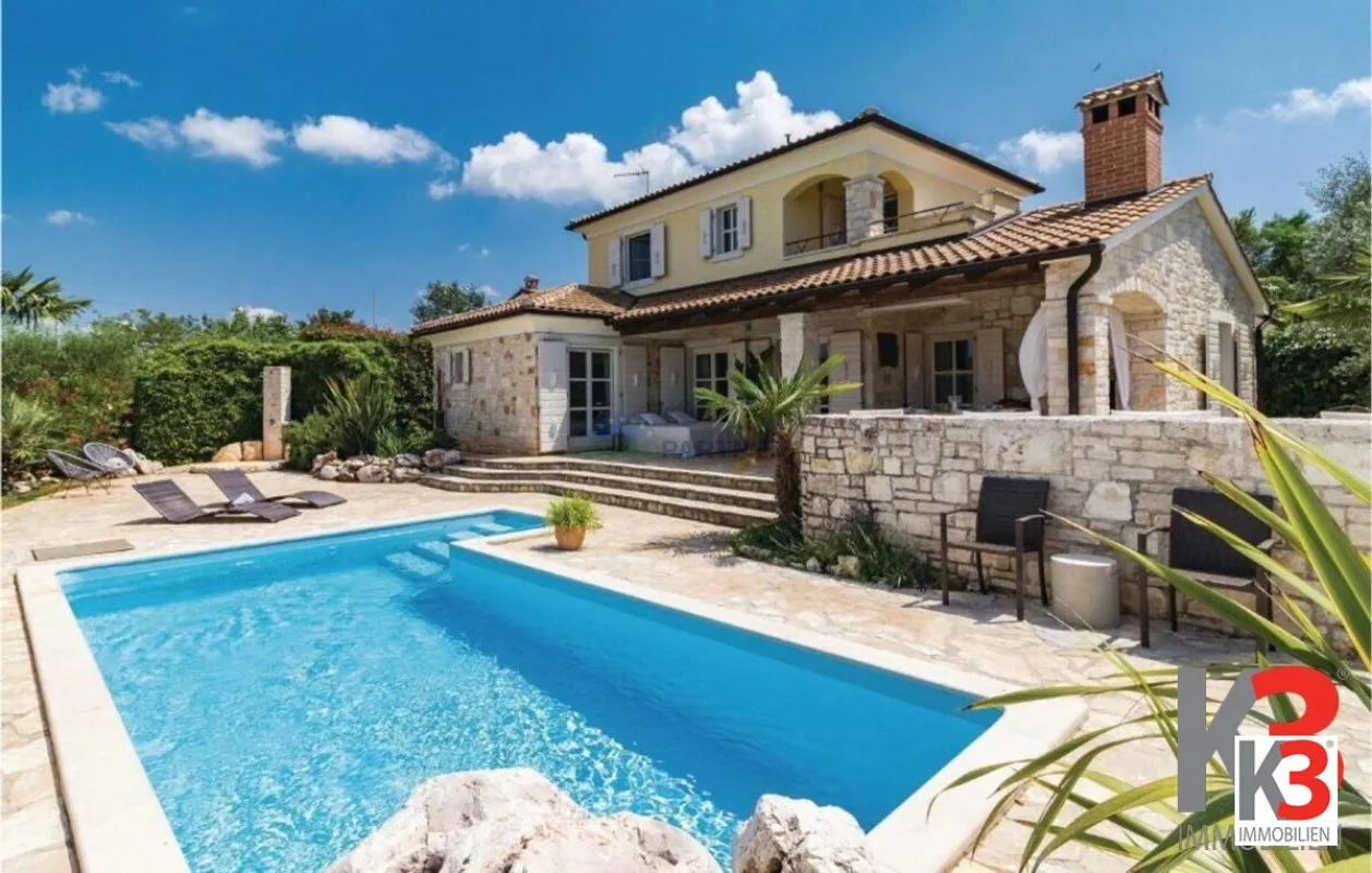 Wunderschöne mediterrane Villa mit Blick auf die Natur, 10km von Poreč - Bild 1
