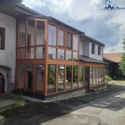 Elegantes Ambiente gesucht? 242m2 Wohnfläche (2 Wohneinheiten) - top saniert - uneinsehbarer Innenhof - riesiger Stadl - einziehen und wohlfühlen! - Bild 2