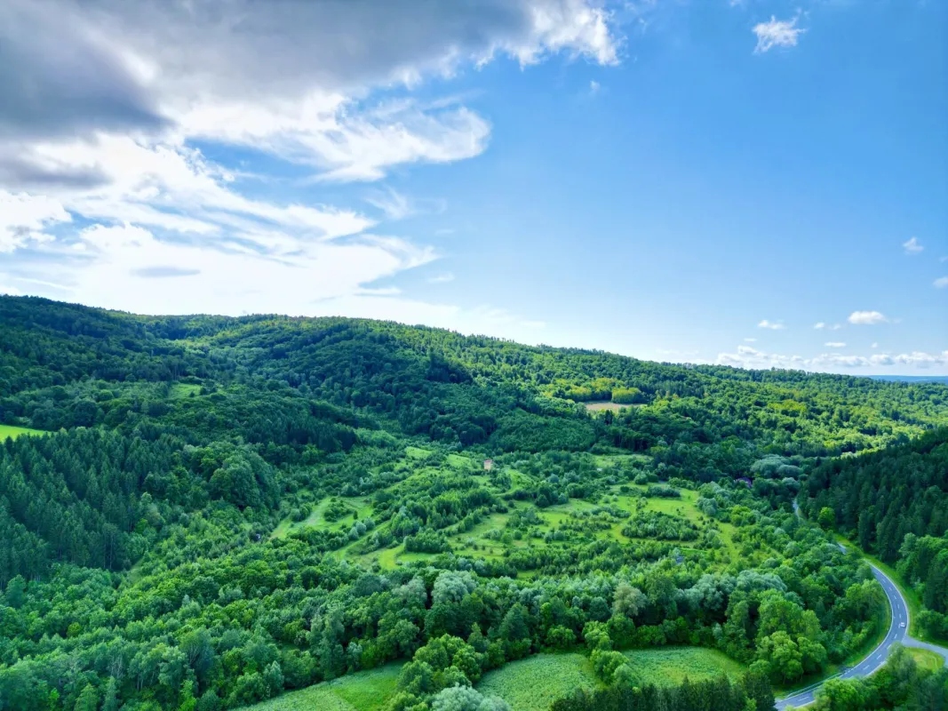 Naturparadies in Alleinlage: Exklusives 227.000m2 Grundstück für visionäre Entwickler (Hotelanlage, Ferienimmobilien, Reit- bzw. Sportzentrum) - Bild 1