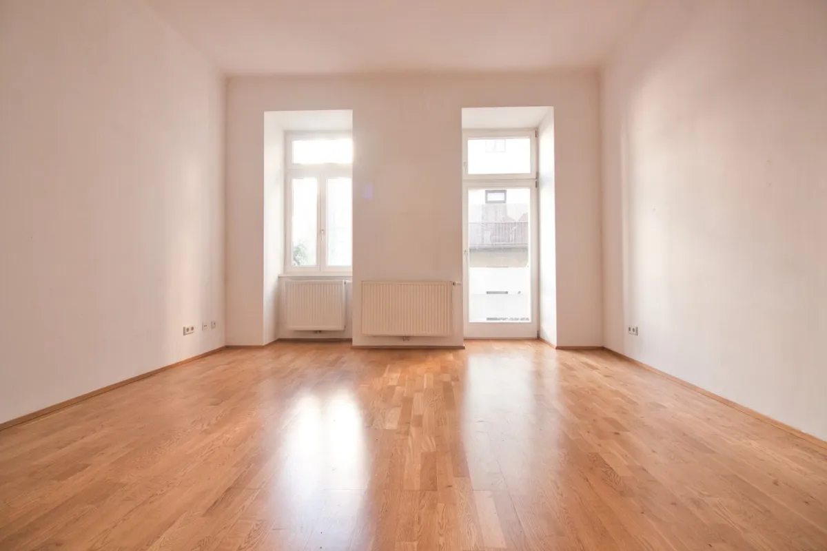 Hofseitige Garten-Altbau-Wohnung | zentral begehbar | Top Lage direkt neben U-Bahn - Bild 1
