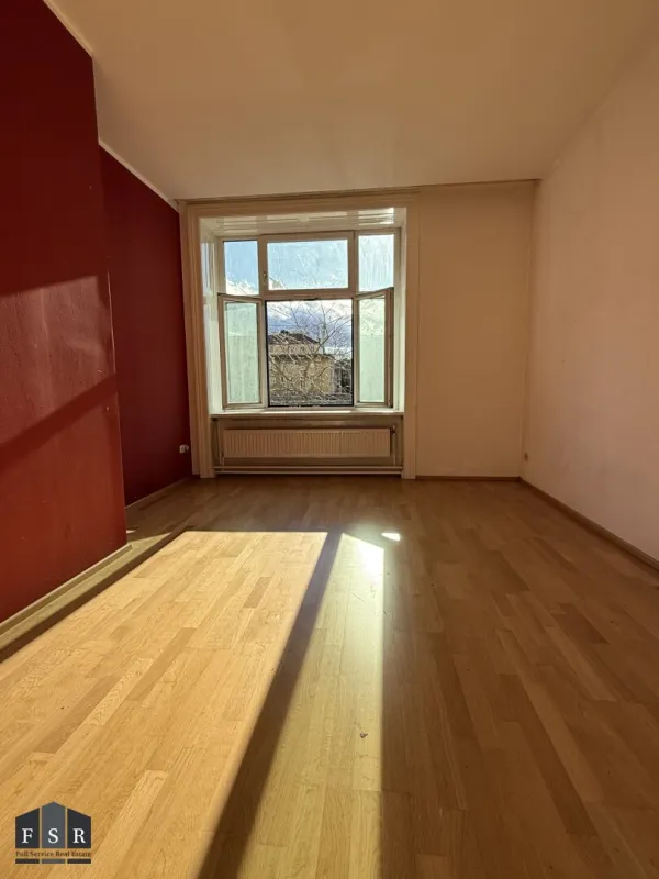 Lichtdurchflutete ALTBAUWOHNUNG 4 Zimmer mit Loggia direkt neben U4 Station - inkl. ruhigen Allgemeingarten - Bild 1