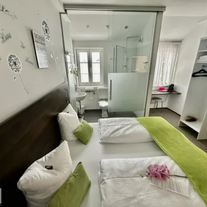 Traumhaftes Hotel am Wörthersee mit hoher Rendite ca. 10% - Gepflegte Ambiente, 12 Zimmer, 1 Appartement eigener Garten & Parkplätze, perfekt für Gastgewerbe! - Bild 3