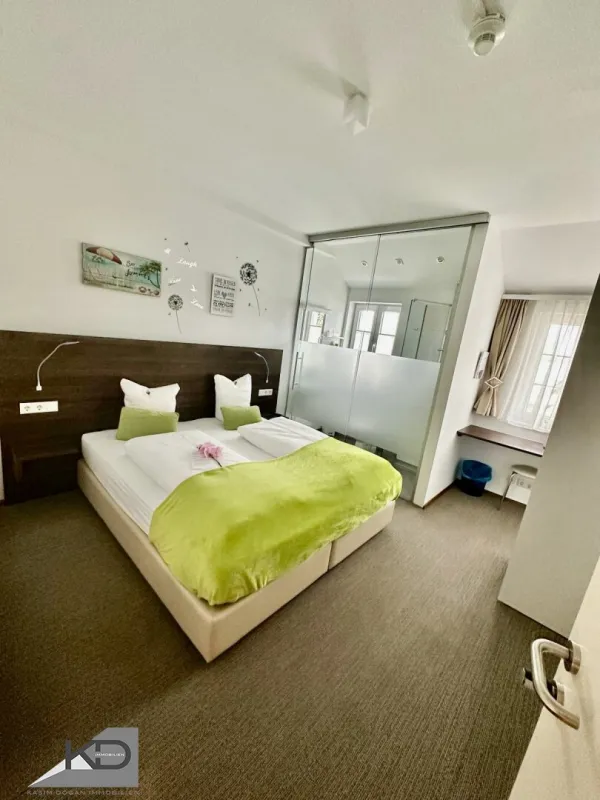 Traumhaftes Hotel am Wörthersee mit hoher Rendite ca. 10% - Gepflegte Ambiente, 12 Zimmer, 1 Appartement eigener Garten & Parkplätze, perfekt für Gastgewerbe! - Bild 1