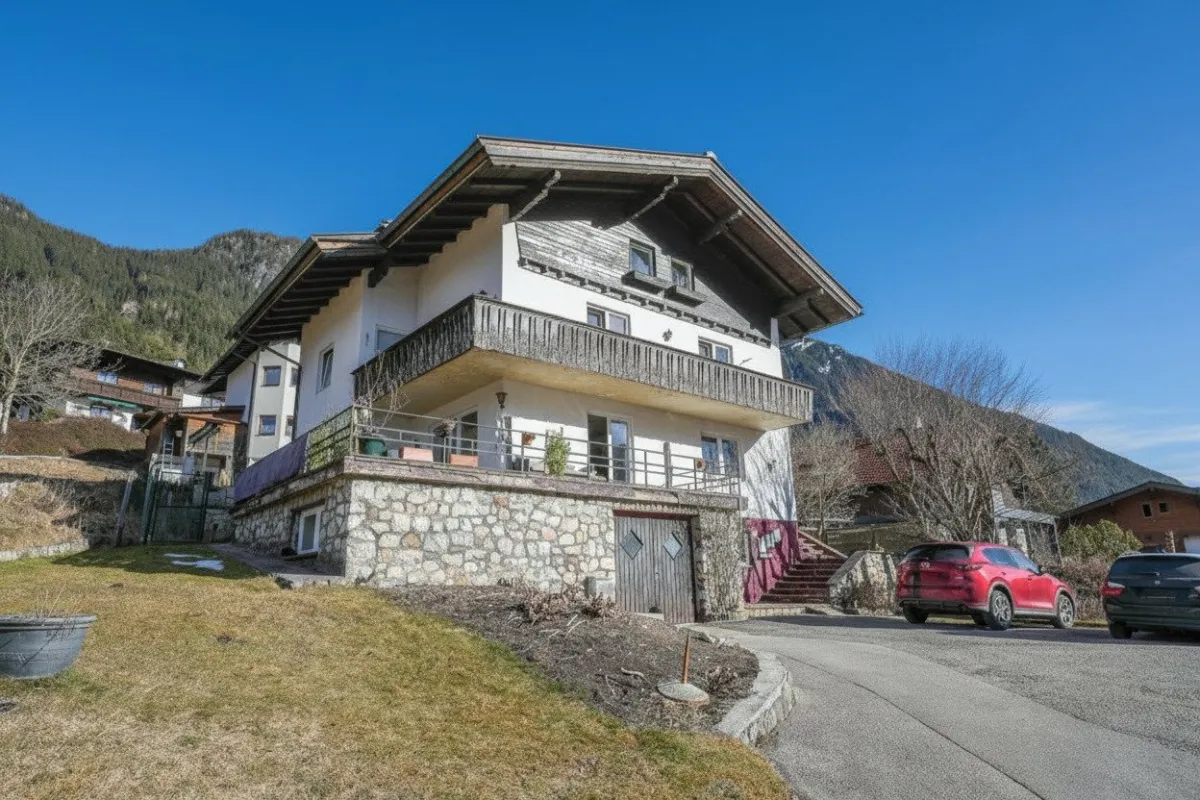 TRAUMHAFTER SEEBLICK - Mehrfamilienhaus mit Potenzial am Achensee - Bild 1
