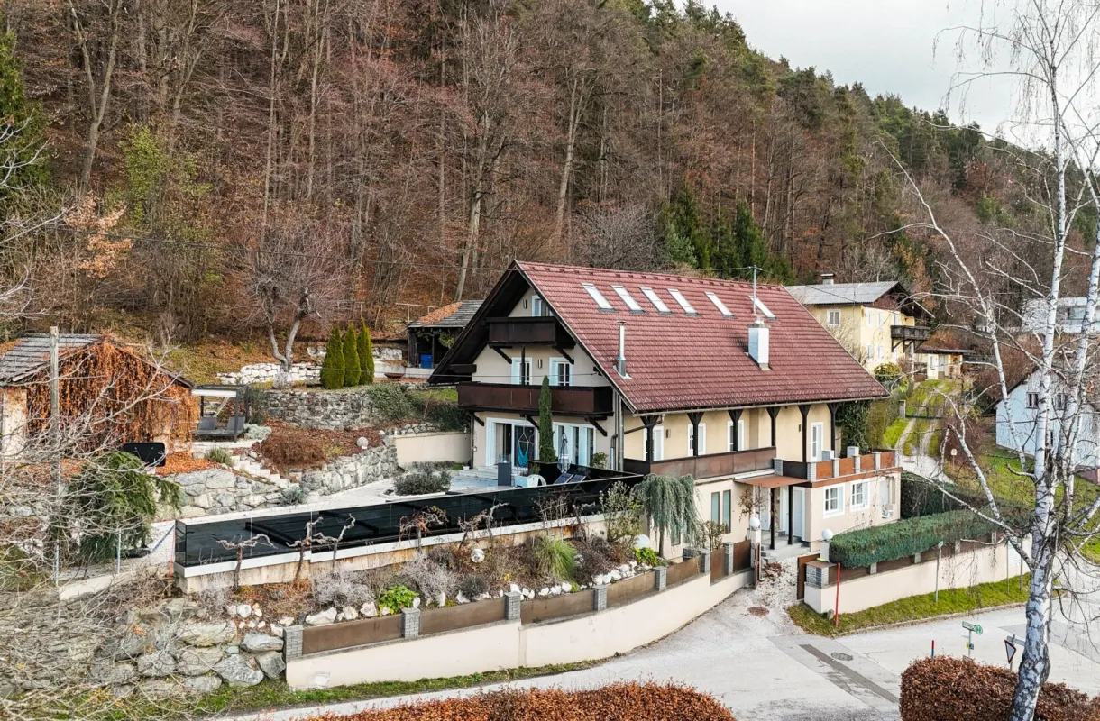 Wohntraum mit Swimming Pool & Sonnenterrasse in Velden am Wörther See - Bild 1