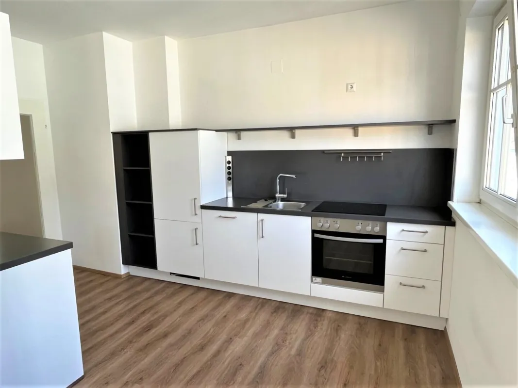 Zentrumsnahe 100m² Wohnung in Neunkirchen - renoviert, 4 Zimmer, ideal auch als WG - nur 195.000,00 €! - Bild 1